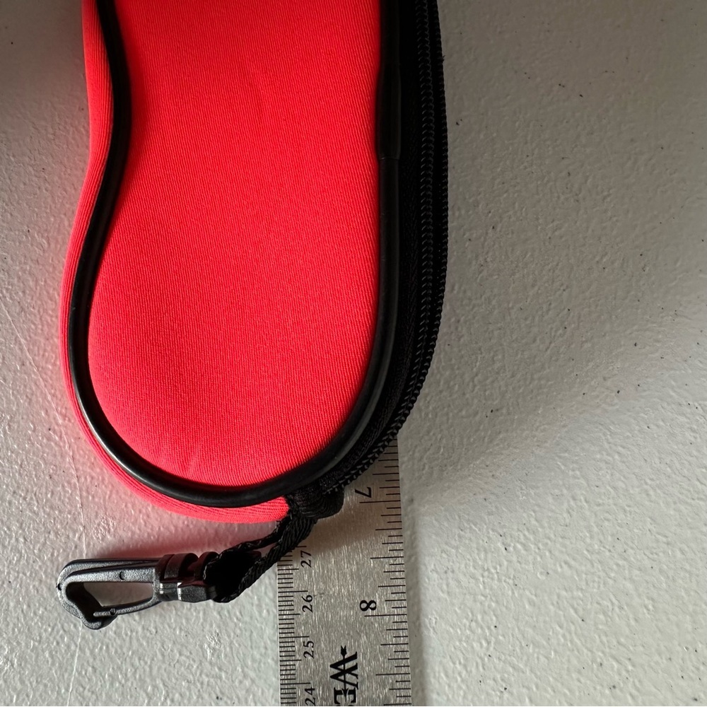 Speedo Sunglass Case Neon Pink Black Zip Close Soft Shell - Picture 5 of 7